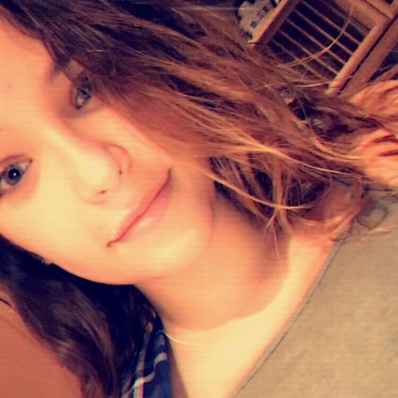 Profile Picture of Sarah Verrone (@sarahverrone) on Poshmark