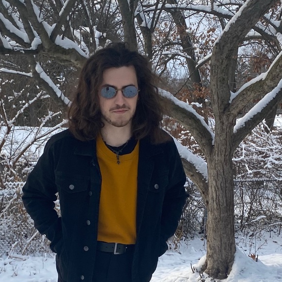 Profile Picture of Sam Howe (@samhain4) on Poshmark