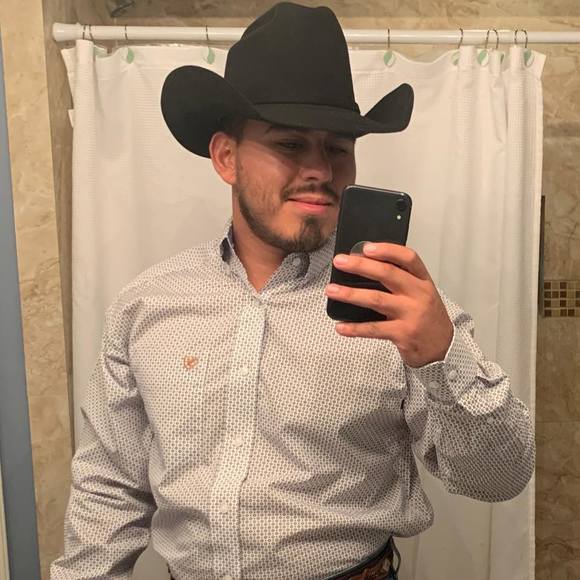 Profile Picture of Armando Samaniego (@armandosamanieg) on Poshmark