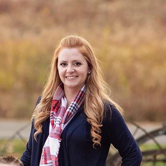 Profile Picture of Carmela Veniero (@cselli02) on Poshmark