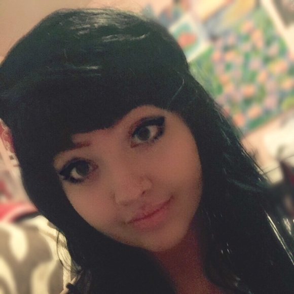 Profile Picture of Katarina Blecher (@katarina_xox) on Poshmark