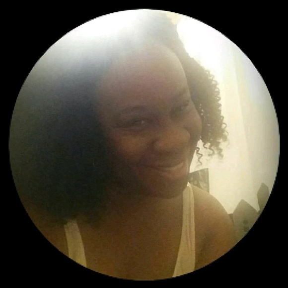 Profile Picture of Bomposeh Stuart (@sayyers) on Poshmark