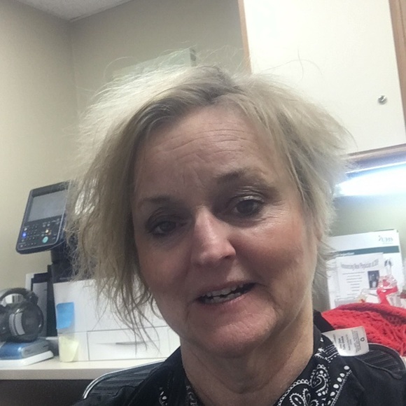 Profile Picture of Karen Speidell (@karenspeidell) on Poshmark