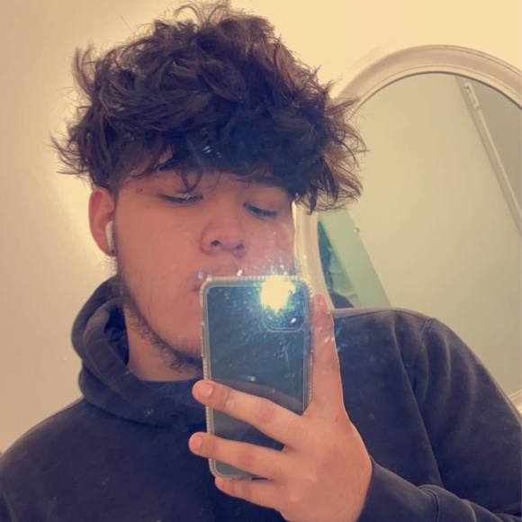 Profile Picture of Carlos Santos (@pedro1011635) on Poshmark