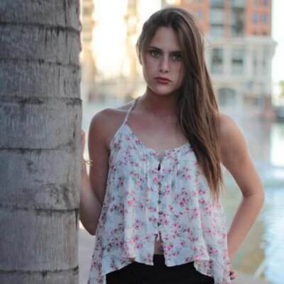 Profile Picture of Linda Martinez (@LinMarti92) on Twitter