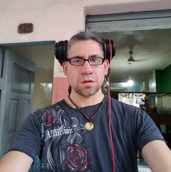 Profile Picture of Cesar Solis (@cesarsolis9329) on Poshmark