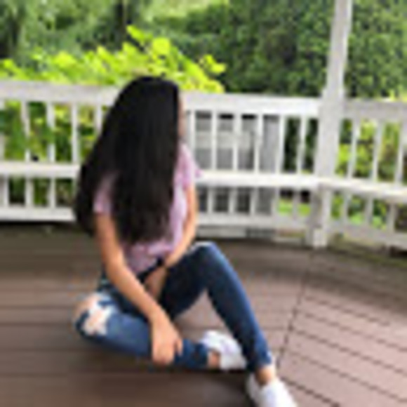 Profile Picture of Alicia Taing (@alicialytaing) on Poshmark