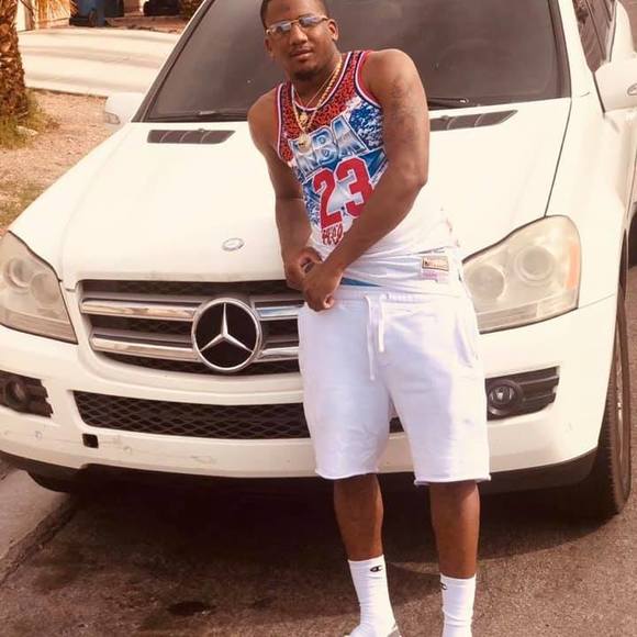 Profile Picture of Derrick Davis (@derrickdavis540) on Poshmark