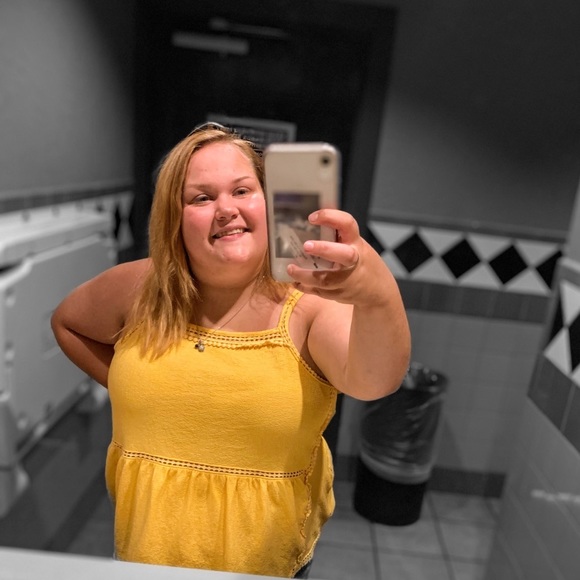 Profile Picture of Lillie Neisler (@l_neisler) on Poshmark