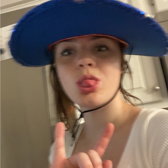Profile Picture of Maddy Kealy (@maddykealy) on Poshmark