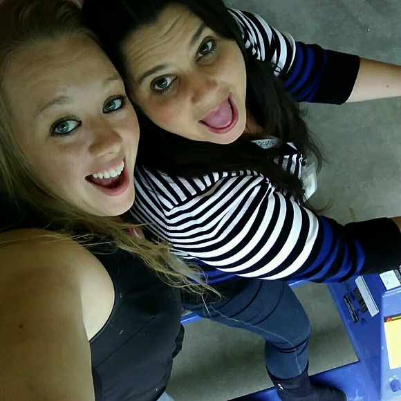 Profile Picture of Brettnie Brathovd (@brettnieb) on Poshmark