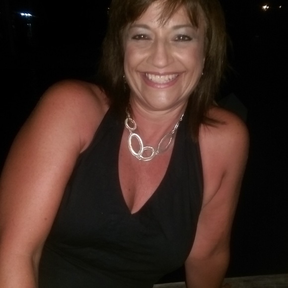 Profile Picture of Sandra Henkle (@henklegoh52) on Poshmark