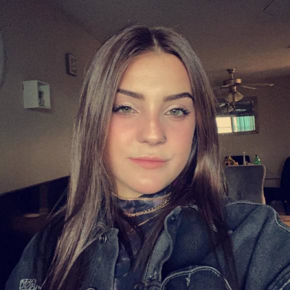 Profile Picture of Sam Case (@samtaylorcase) on Poshmark