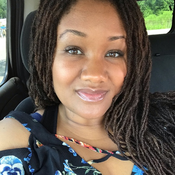Profile Picture of Latoya Pearson (@latoya_pearson) on Poshmark