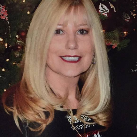 Profile Picture of Donna Hall (@donnahall419) on Poshmark
