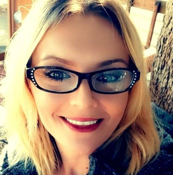 Profile Picture of Holly Raybould (@hraybould83) on Poshmark