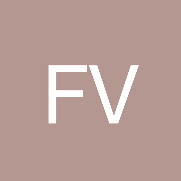 Profile Picture of Fgg Vvg (@fgg_vvg) on Poshmark
