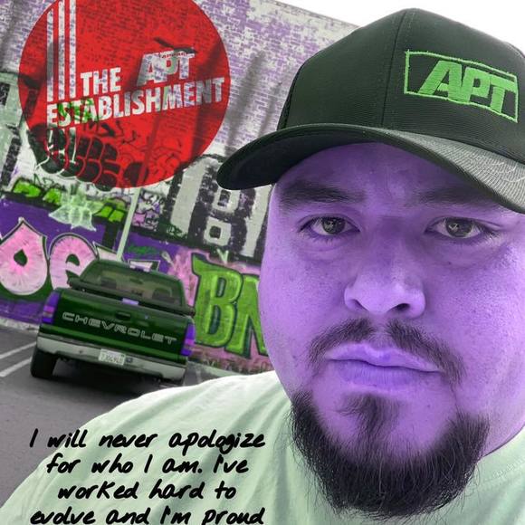 Profile Picture of Rene Serna (@reneserna) on Poshmark