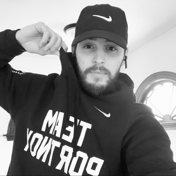 Profile Picture of Michael Potenzino (@m_potenzino) on Poshmark