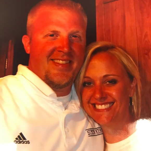 Profile Picture of Sarah Barwell (@sarahjbarwell) on Poshmark