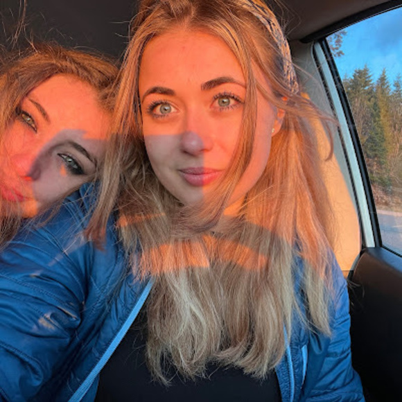 Profile Picture of Kelsey Latondress (@klatondress) on Poshmark