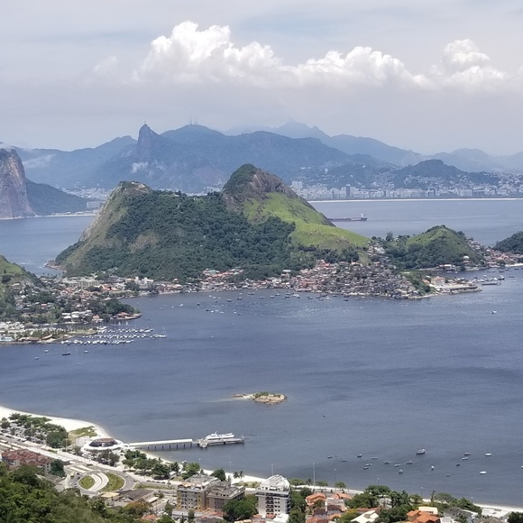 Profile Picture of Stephen Arnold (@snlanguage) on Poshmark