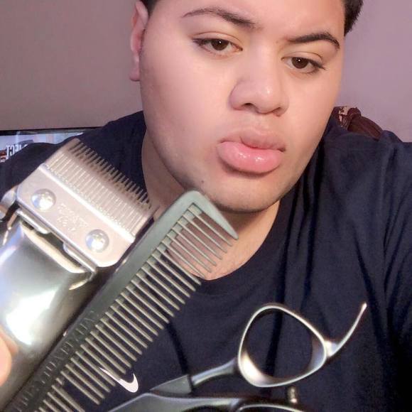 Profile Picture of Vince Siaumau (@kingvj15) on Poshmark