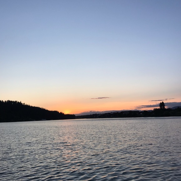 Profile Picture of Allison Bowen (@allisonbowen25) on Poshmark