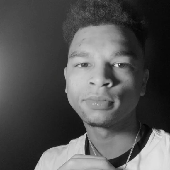 Profile Picture of Eric Hussaini (@kinghussaini) on Poshmark