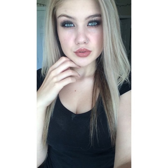Profile Picture of Sarah Rymer (@syruprymer15) on Poshmark