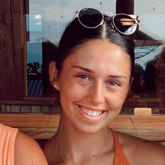 Profile Picture of Kenzie Cremeens (@kenziecremeens8) on Poshmark