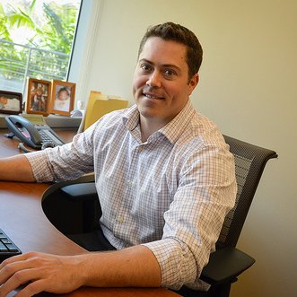 Profile Picture of Alex Howland (@DrAlexHowland) on Twitter