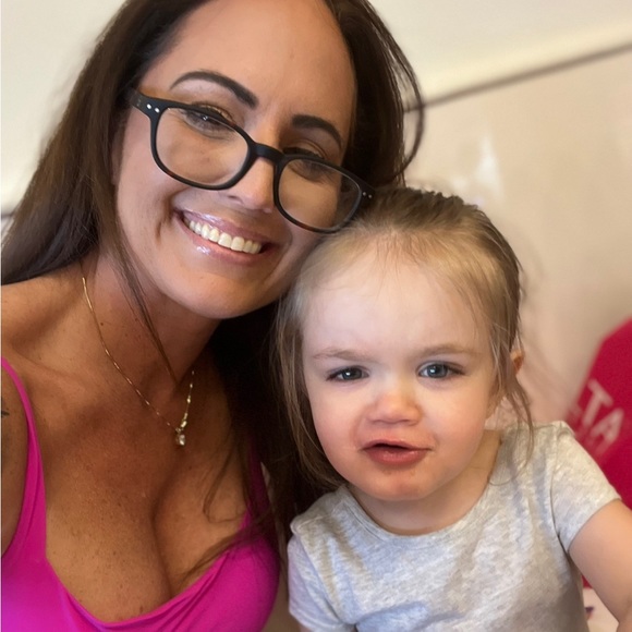 Profile Picture of Stefanye Mayer (@smayer79) on Poshmark