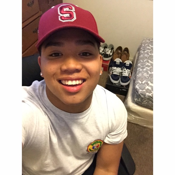 Profile Picture of Lope Pallen (@lopepallen) on Poshmark