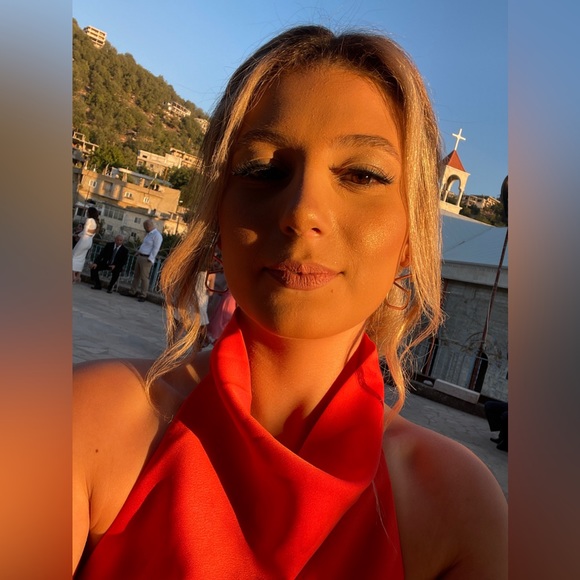 Profile Picture of Mia Isaac (@miisa01) on Poshmark