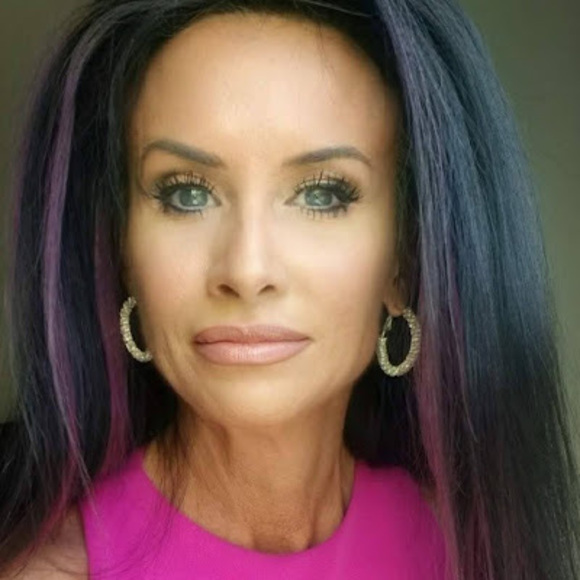 Profile Picture of Joanne Stephens (@joannestephe628) on Poshmark