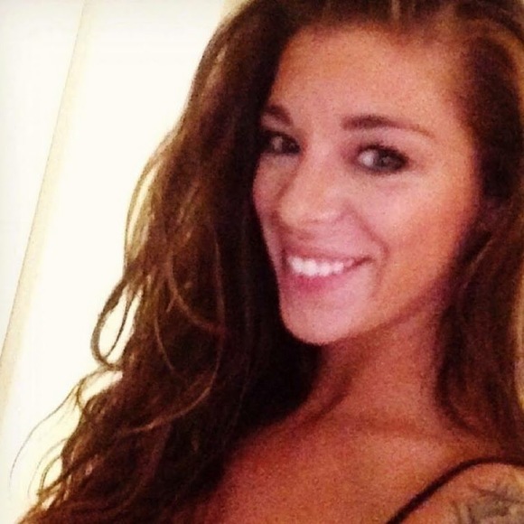 Profile Picture of Tessa Kampmann (@tessakampmann) on Poshmark