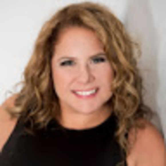 Profile Picture of Heidi Winnick (@heidiwinnick) on Poshmark