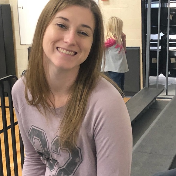 Profile Picture of Amber Sansone (@absansone) on Poshmark