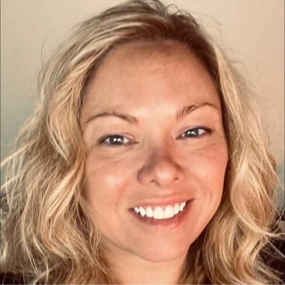 Profile Picture of Alecia pare Laflamme (@applepare75) on Poshmark