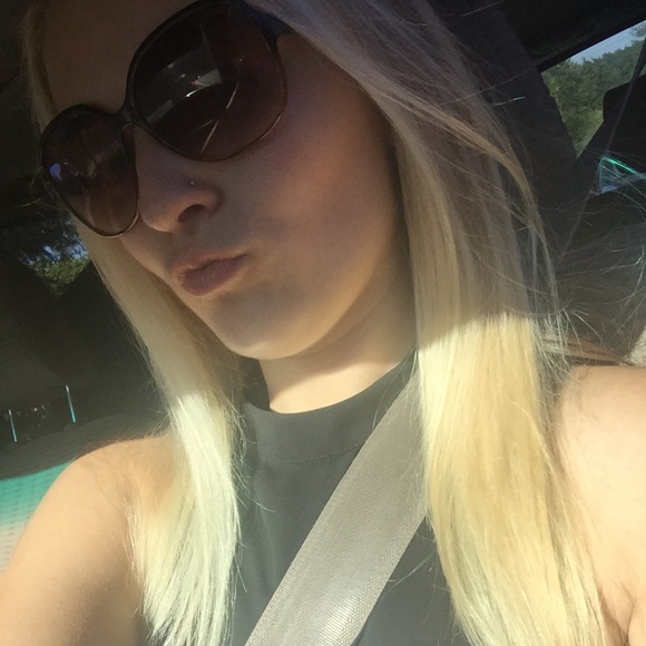 Profile Picture of Kennedy Carrothers (@kencarrothers) on Poshmark