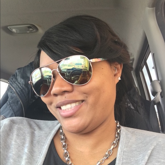 Profile Picture of Bianca Ingram (@babyhoney17) on Poshmark