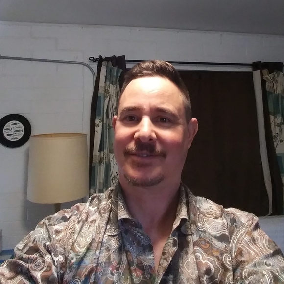 Profile Picture of Mark Iozia (@singinpugman) on Poshmark