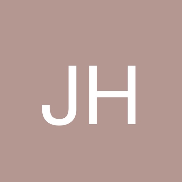 Profile Picture of Jenny Hollinger (@jennyhollinger) on Poshmark