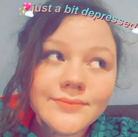 Profile Picture of Isabelle Hanning (@isabelle121706) on Poshmark