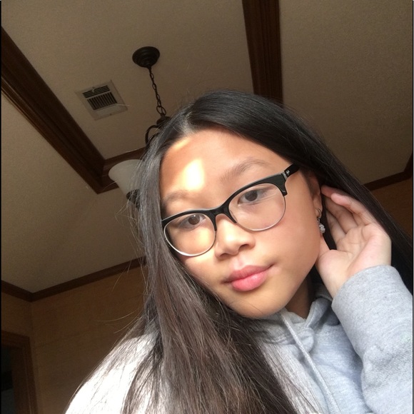 Profile Picture of Julia Nguyen (@btxjulia) on Poshmark