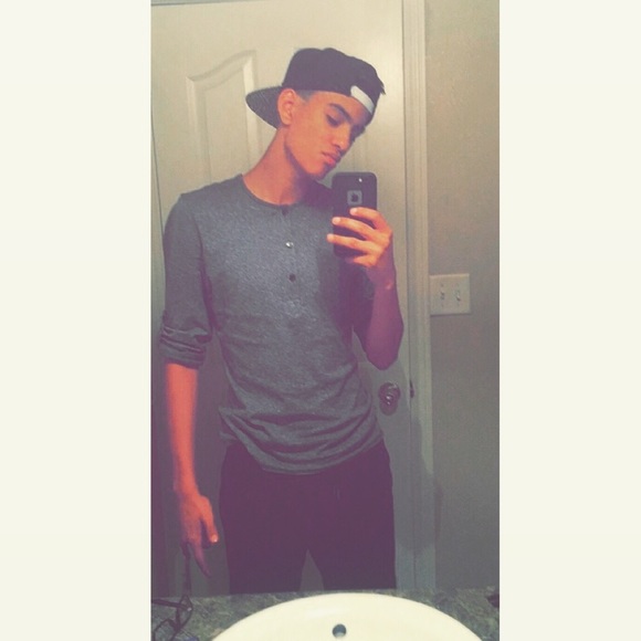 Profile Picture of David Prieto (@davidprieto__) on Poshmark