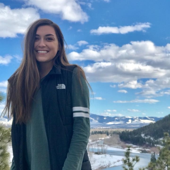 Profile Picture of Kaela Riepl (@kaelariepl) on Poshmark