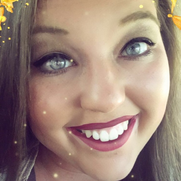 Profile Picture of Kasi Starnes (@kasistarnes) on Poshmark