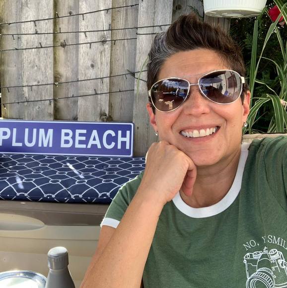 Robyne Goldstein - Poshmark Profile Picture of Robyne Goldstein (@robyneg) on Poshmark